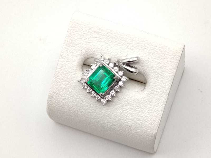 宝石買取 エメラルド ペンダントトップ Pt900